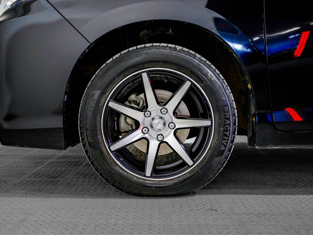 Toyota Voxy 2018 - фото автомобиля
