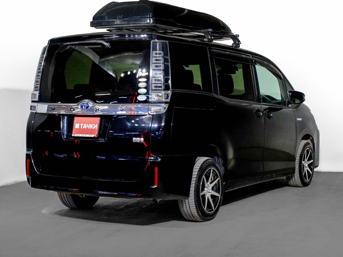 Toyota Voxy 2018 - фото автомобиля