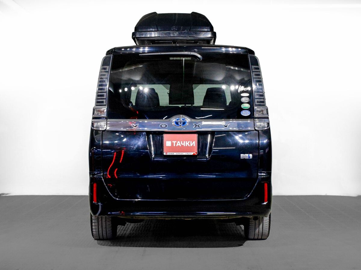 Toyota Voxy 2018 - фото автомобиля