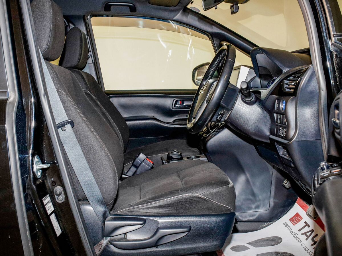 Toyota Voxy 2018 - фото автомобиля