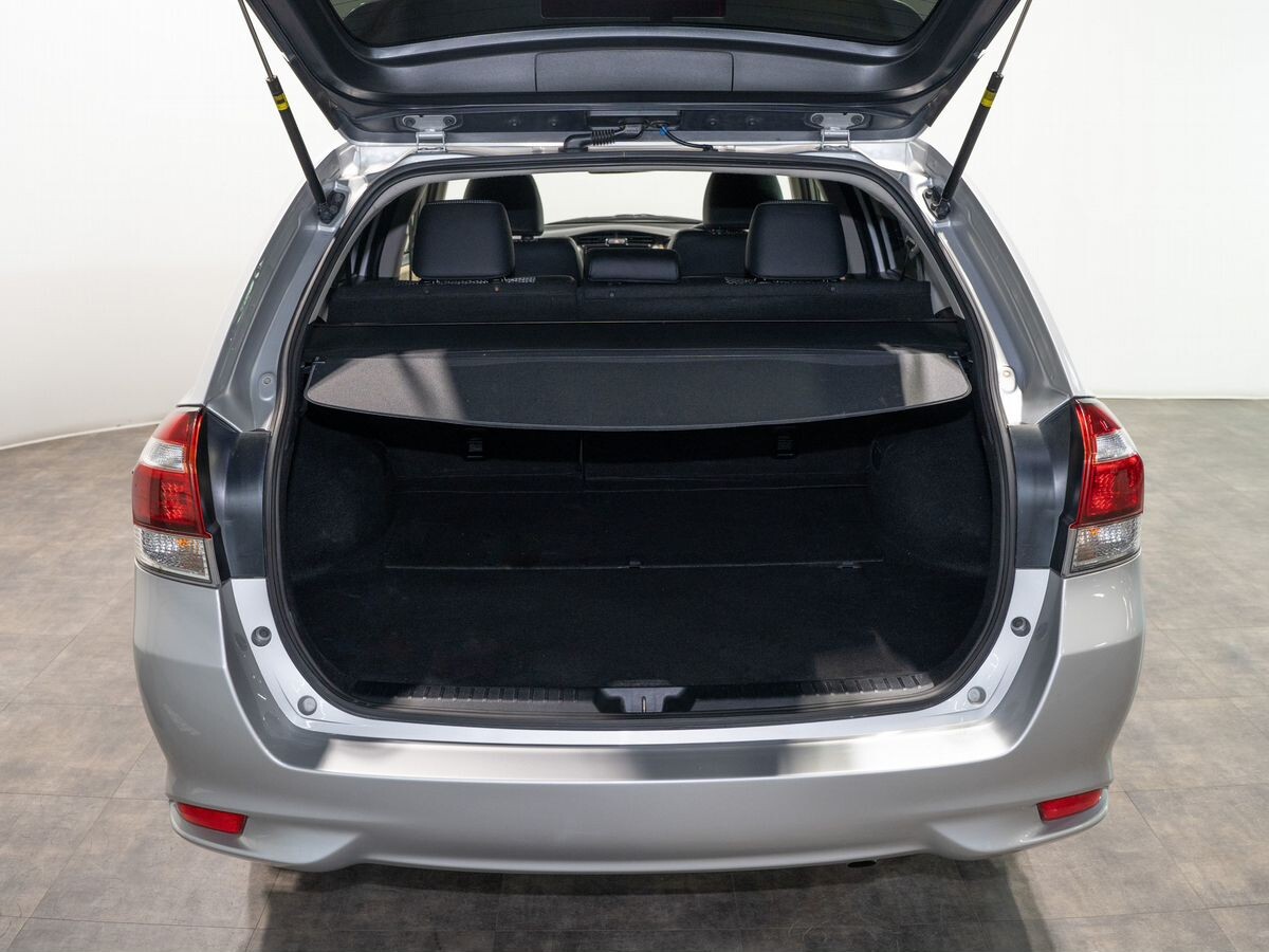 Toyota Corolla Fielder 2015 - фото автомобиля