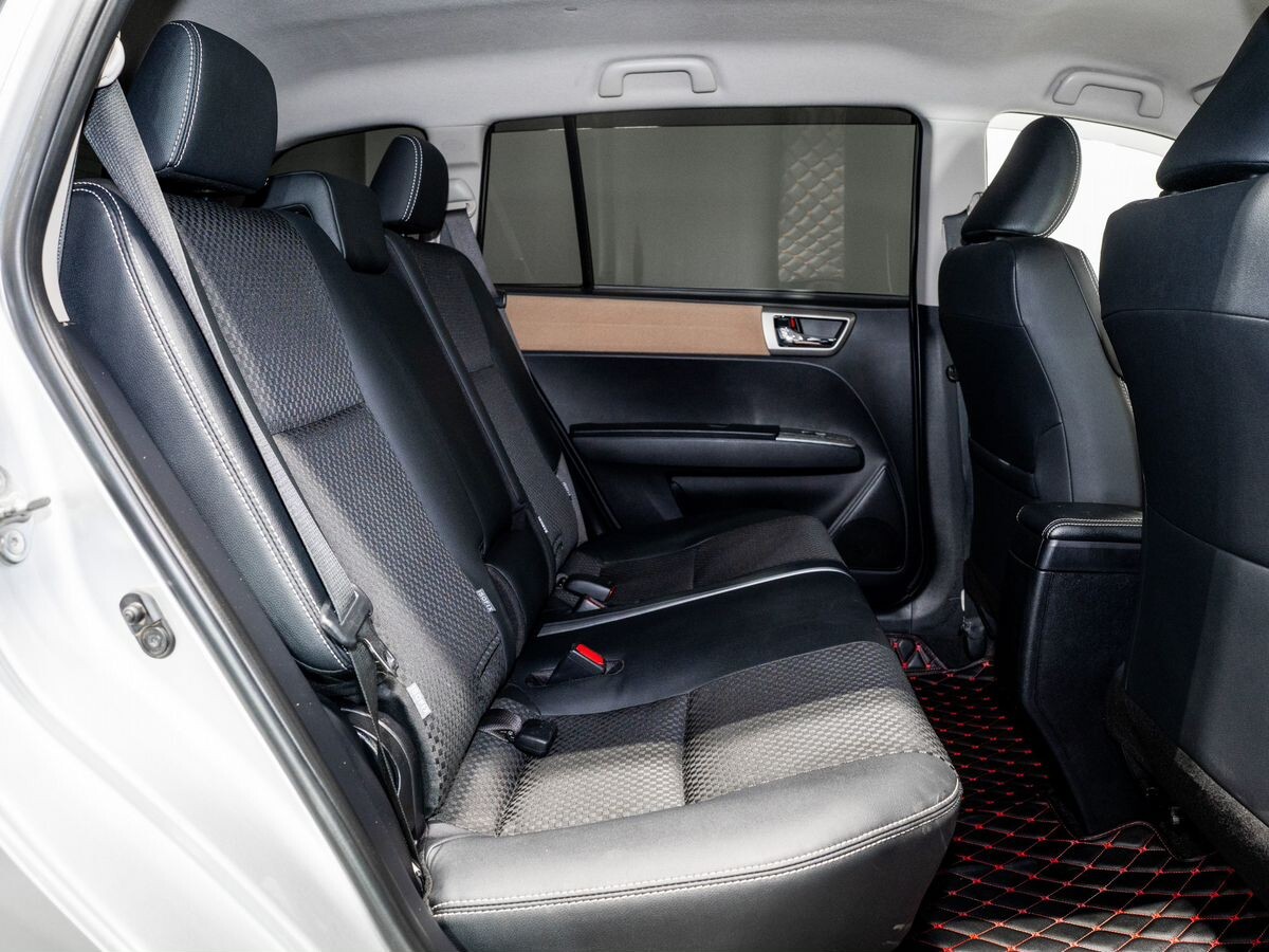 Toyota Corolla Fielder 2015 - фото автомобиля