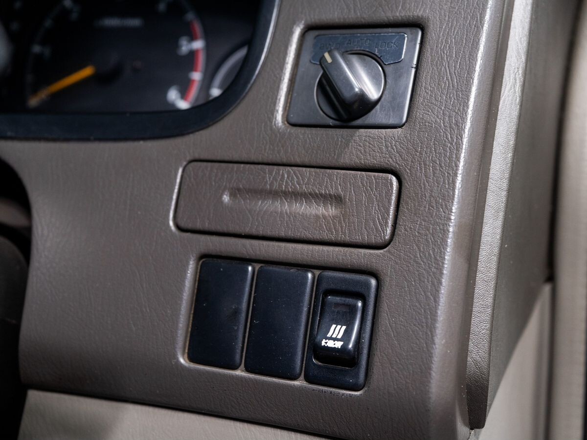 Nissan Elgrand 1997 - фото автомобиля