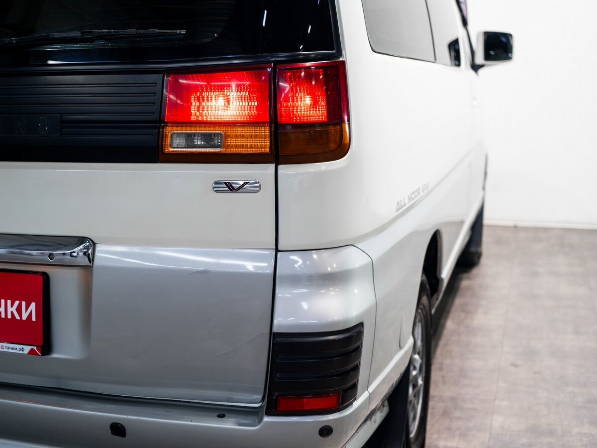Nissan Elgrand 1997 - фото автомобиля