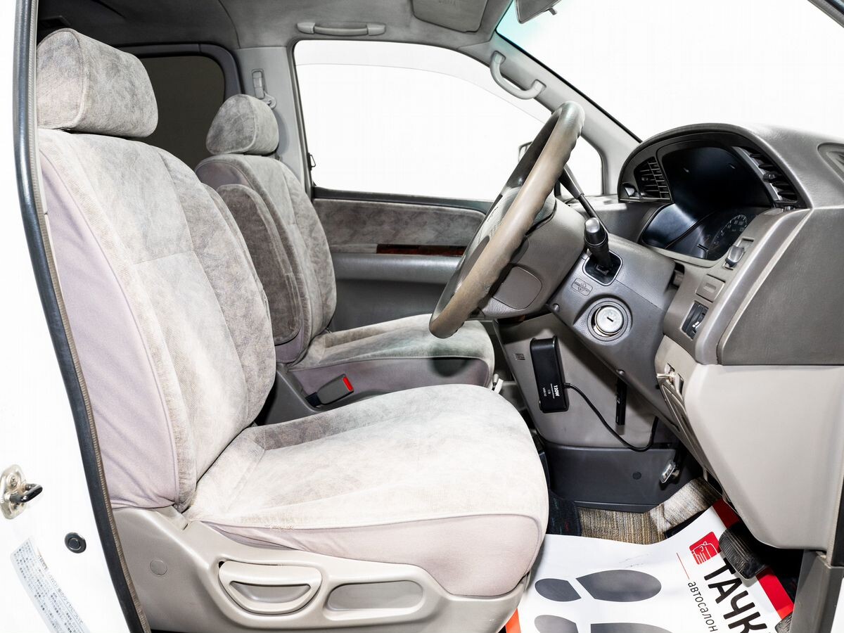 Nissan Elgrand 1997 - фото автомобиля