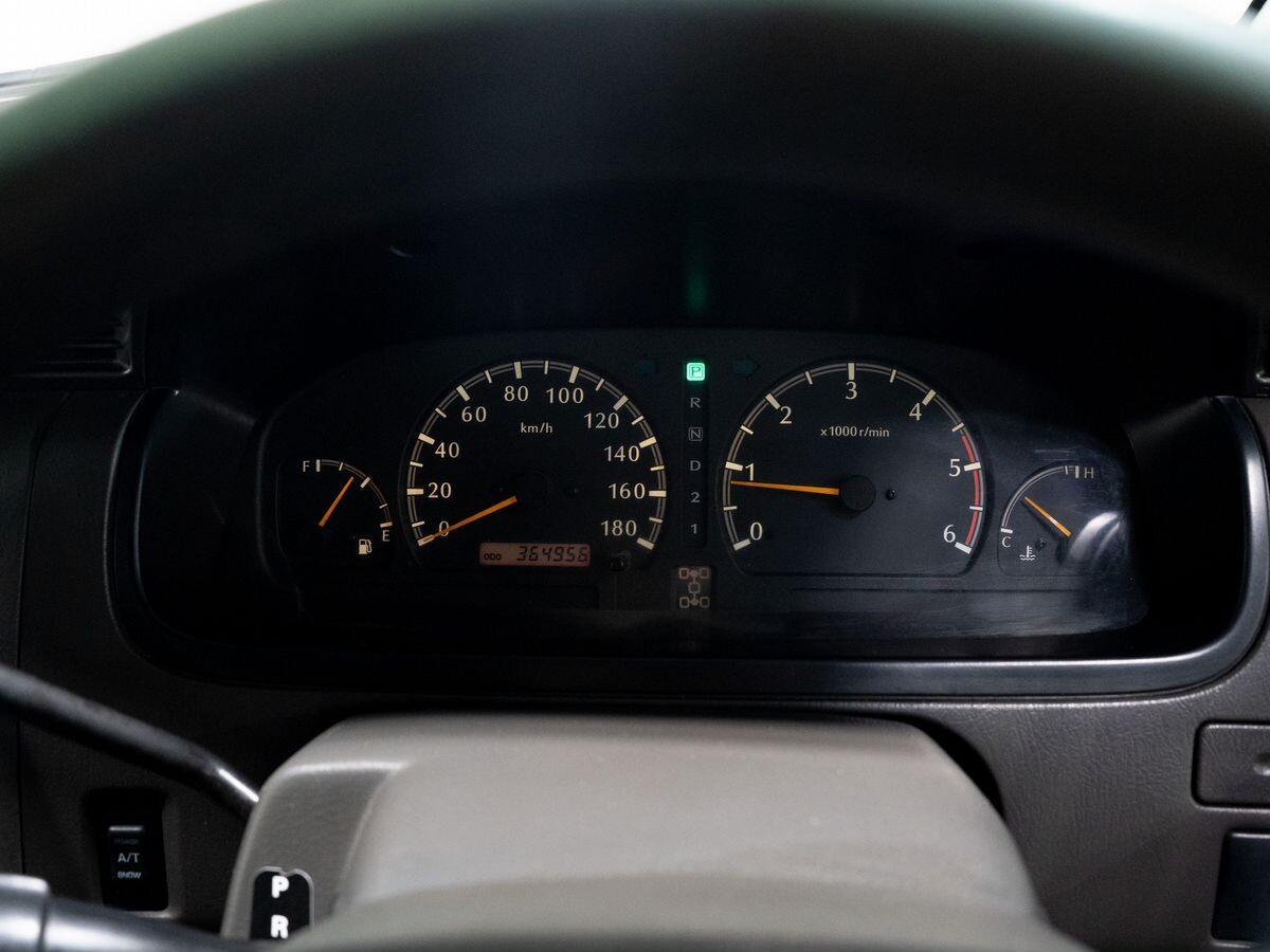 Nissan Elgrand 1997 - фото автомобиля