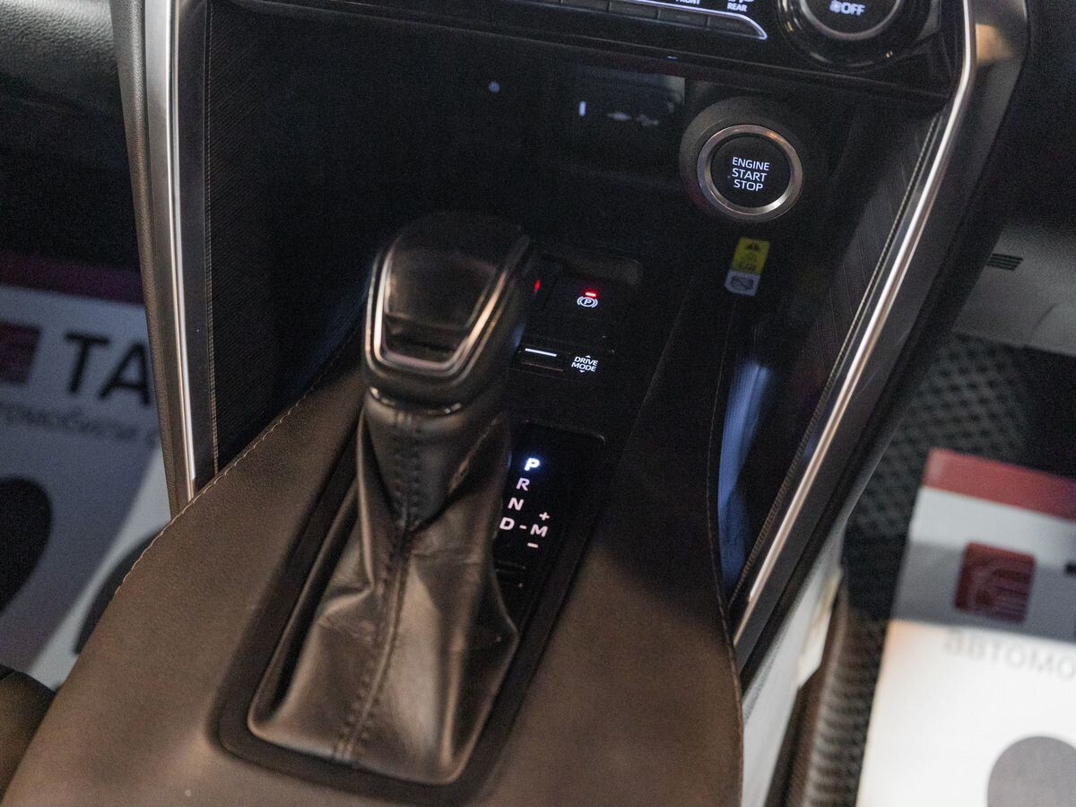 Toyota Harrier 2021 - фото автомобиля