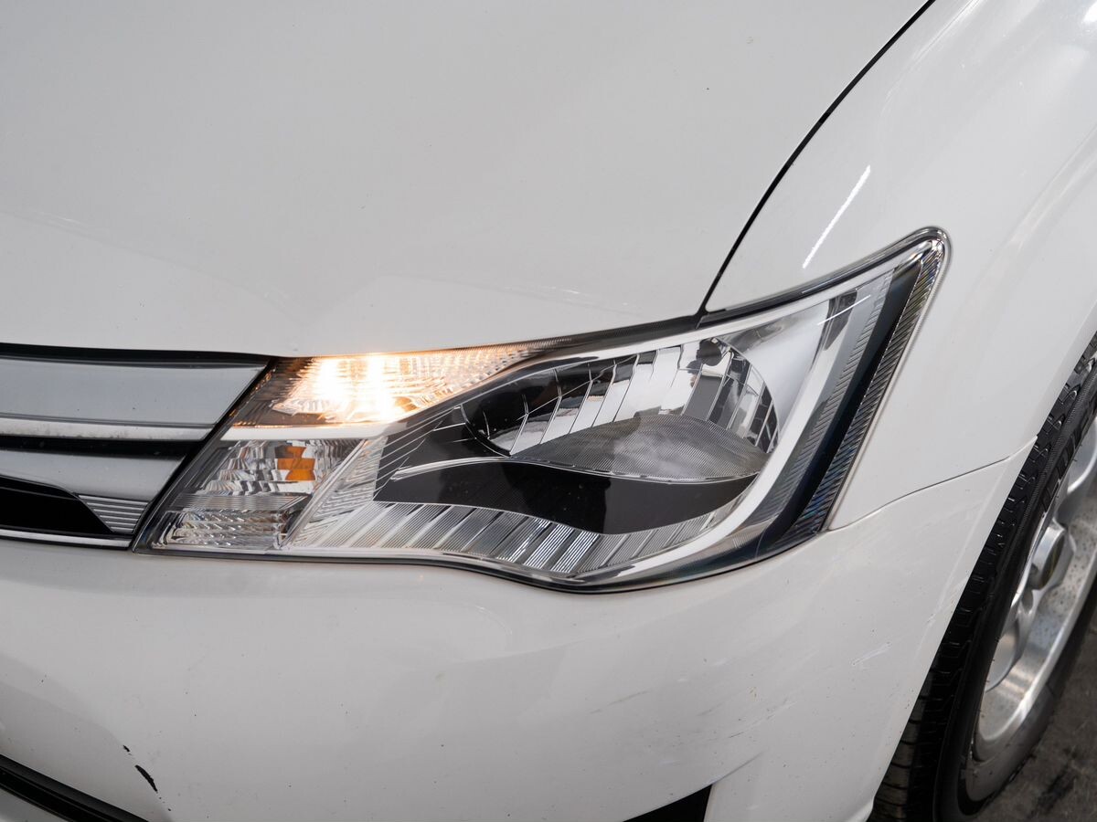 Toyota Corolla Fielder 2014 - фото автомобиля