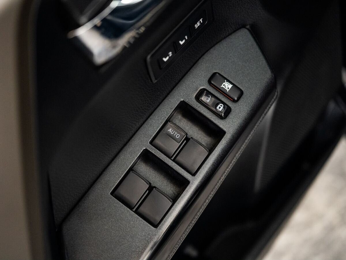 Toyota RAV4 2018 - фото автомобиля