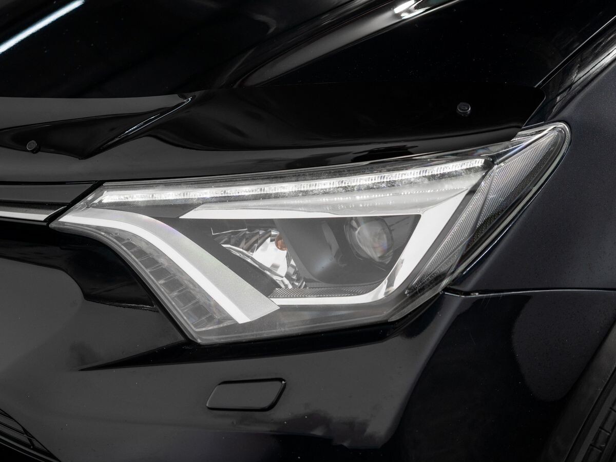 Toyota RAV4 2018 - фото автомобиля