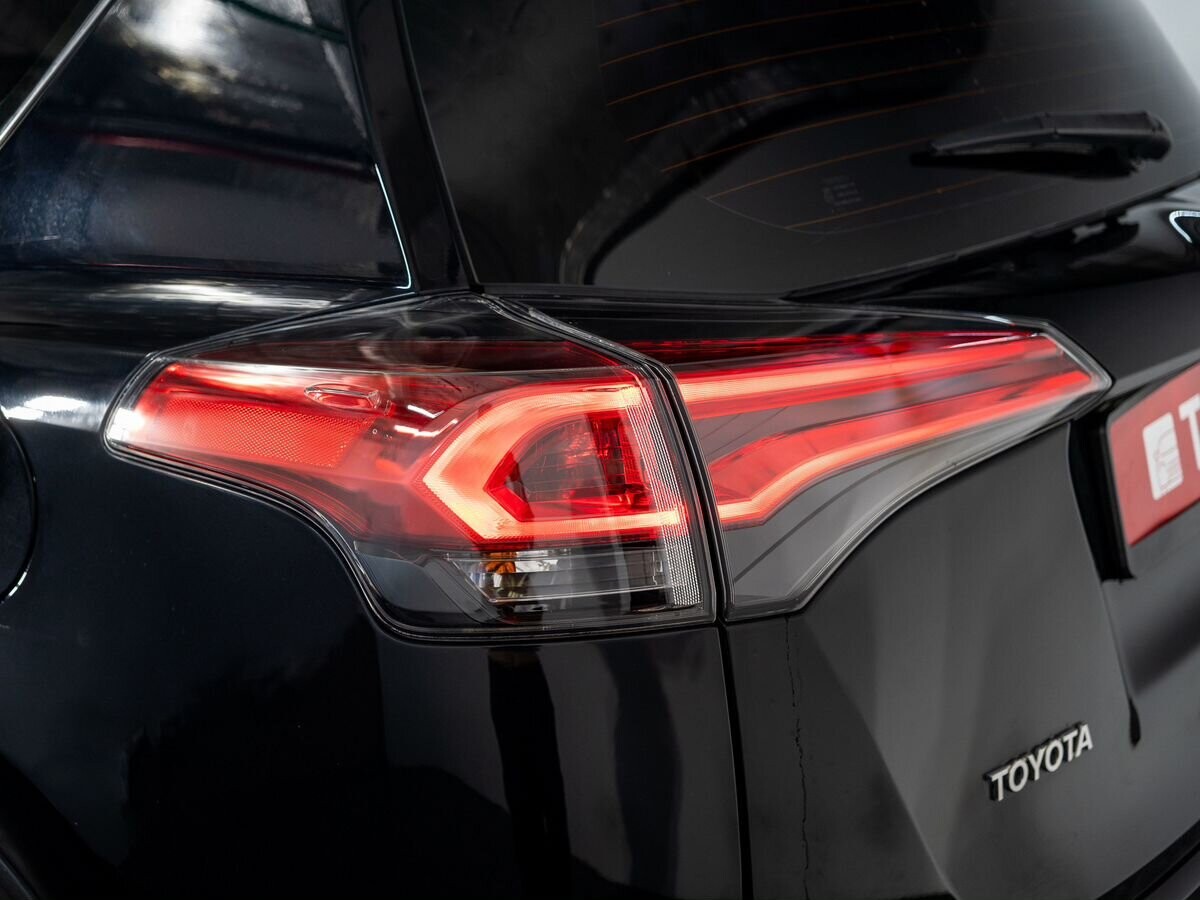 Toyota RAV4 2018 - фото автомобиля