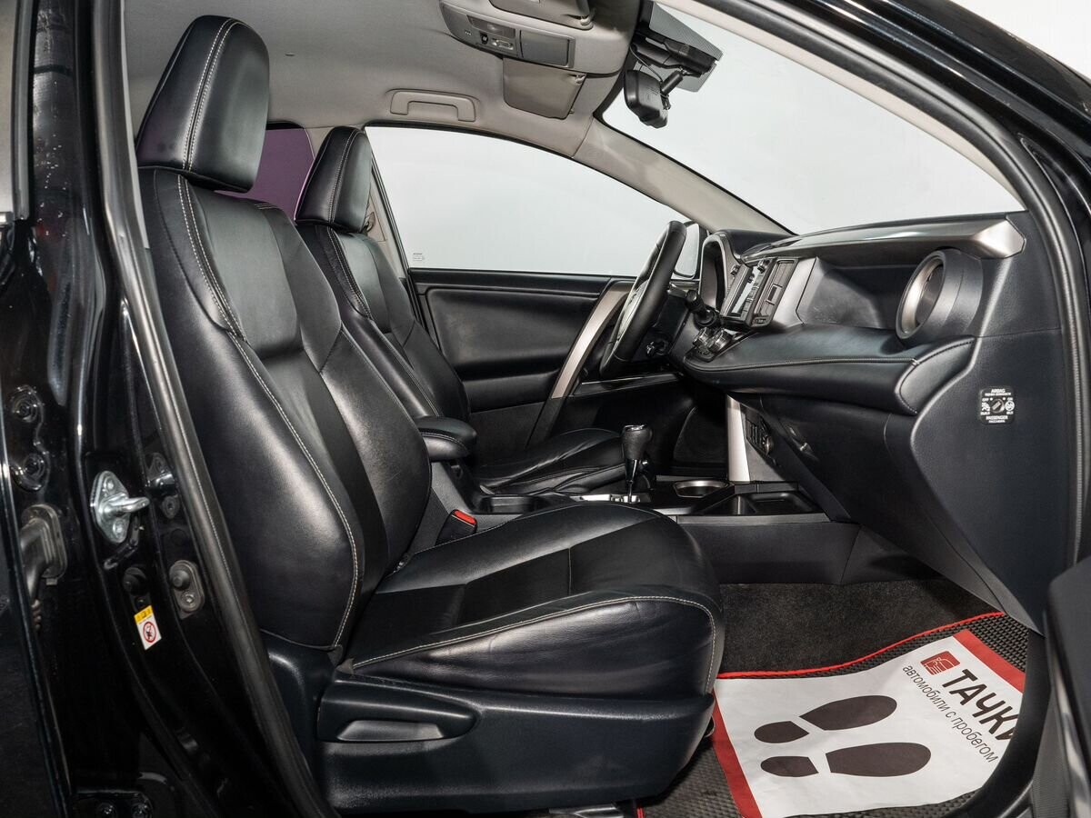 Toyota RAV4 2018 - фото автомобиля