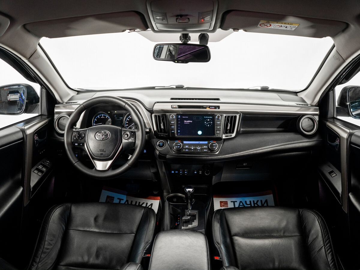 Toyota RAV4 2018 - фото автомобиля