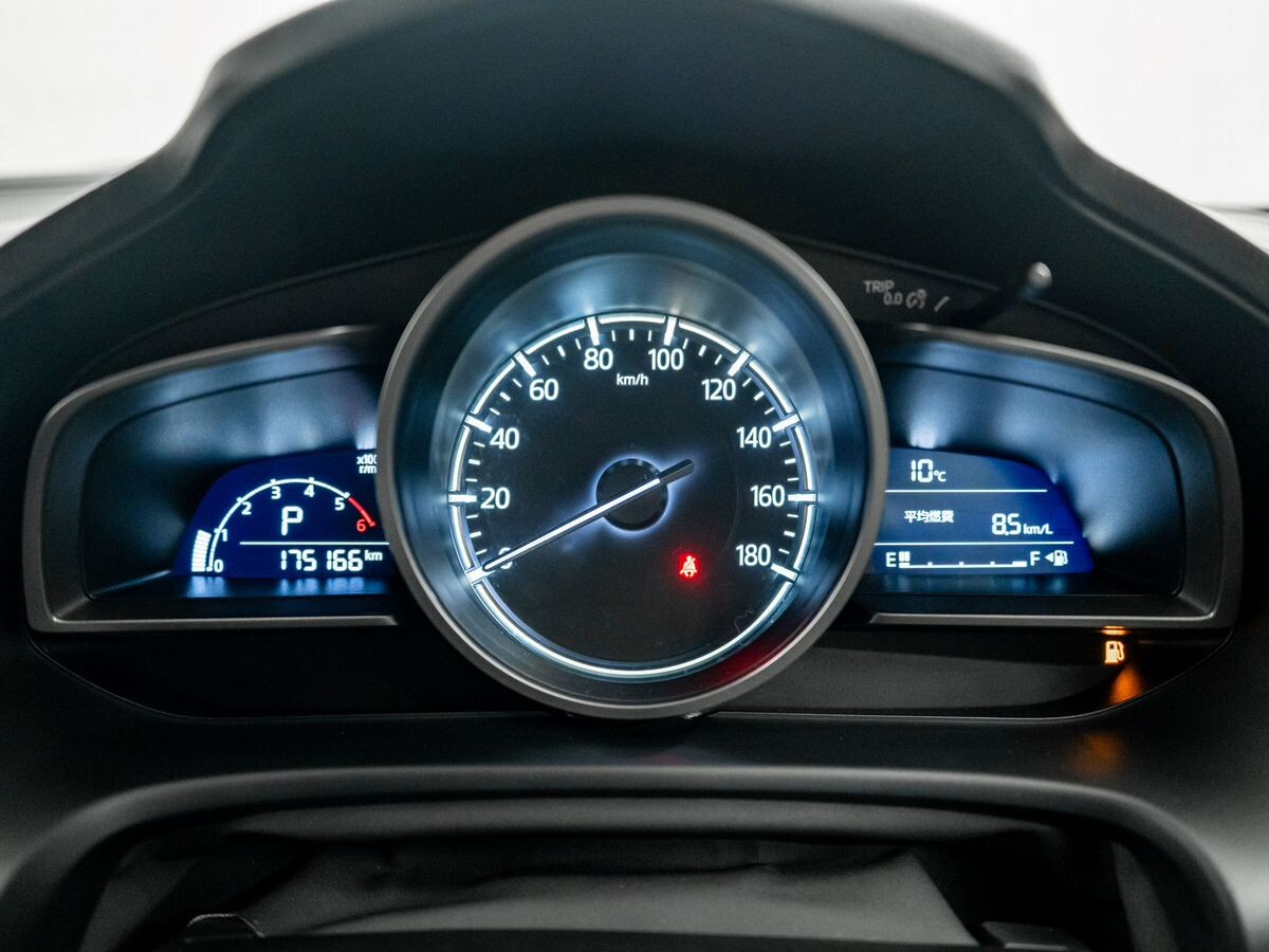 Mazda Axela 2017 - фото автомобиля