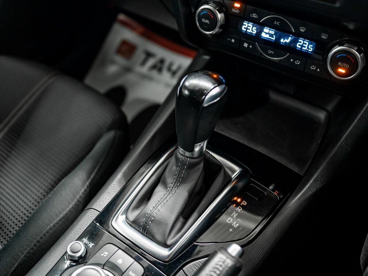 Mazda Axela 2017 - фото автомобиля