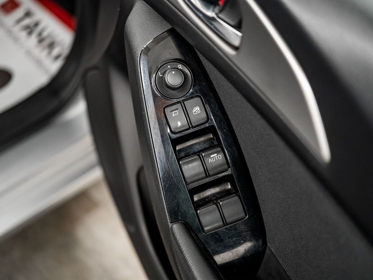 Mazda Axela 2017 - фото автомобиля