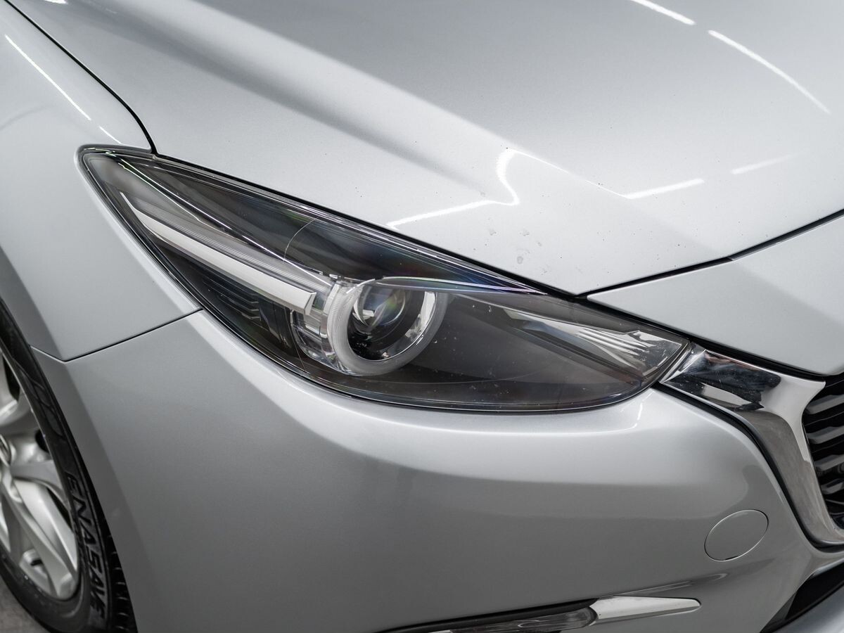 Mazda Axela 2017 - фото автомобиля