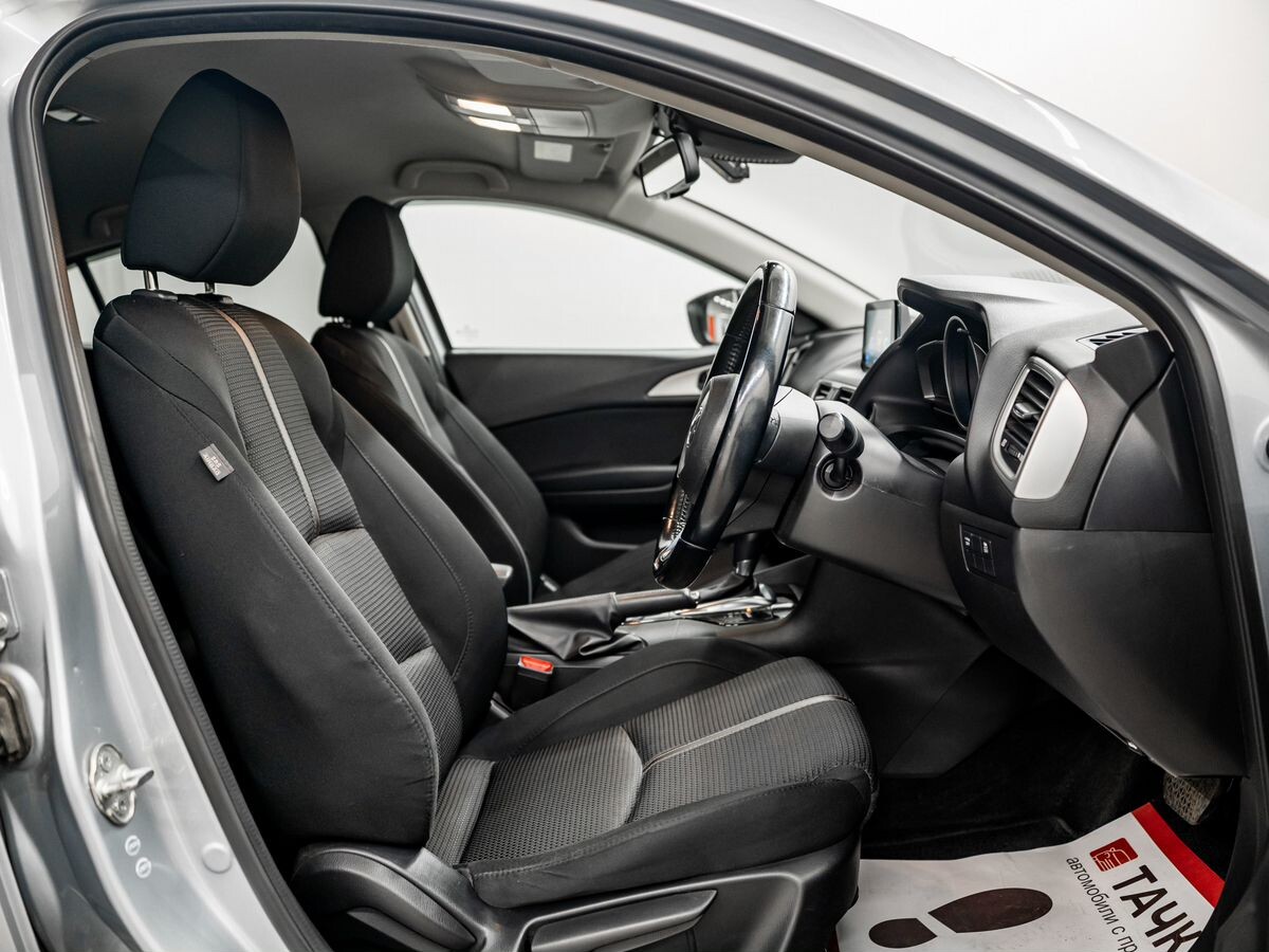 Mazda Axela 2017 - фото автомобиля