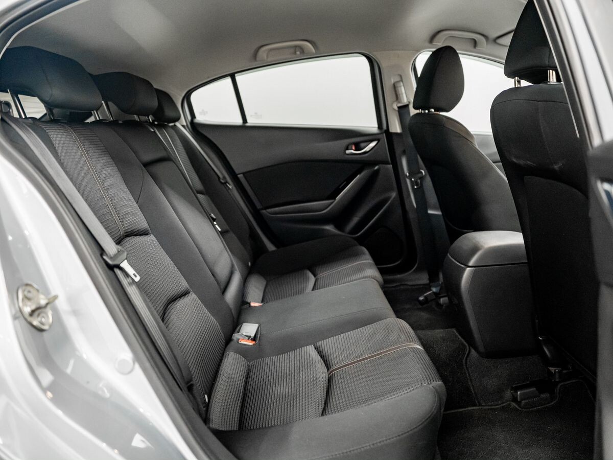 Mazda Axela 2017 - фото автомобиля