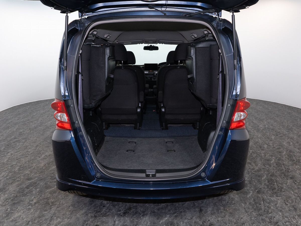 Honda Freed 2011 - фото автомобиля