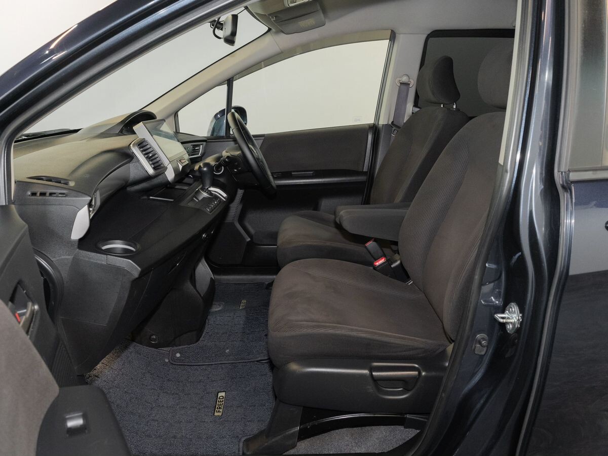 Honda Freed 2011 - фото автомобиля