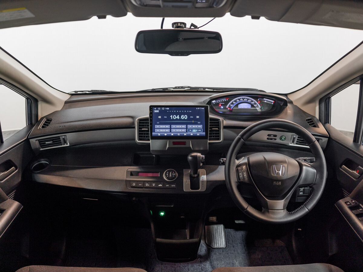 Honda Freed 2011 - фото автомобиля