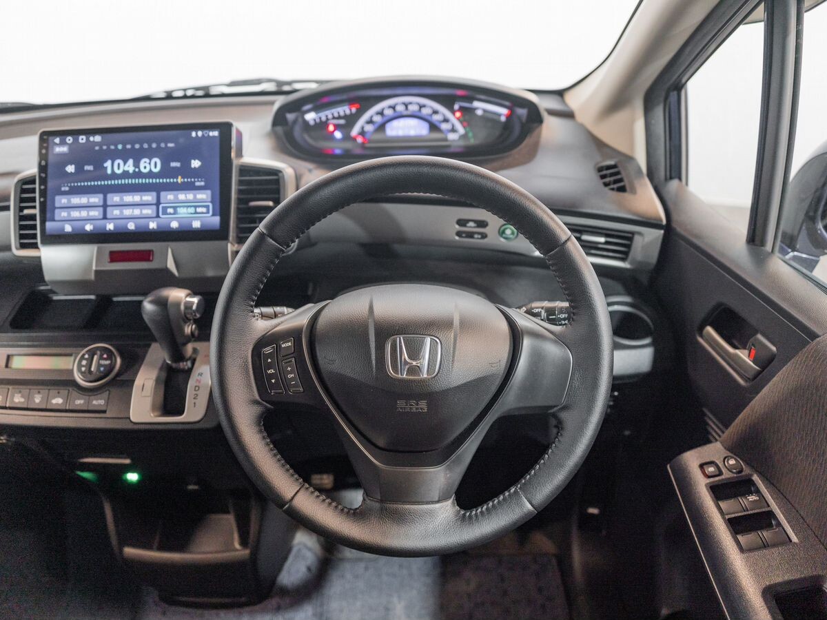 Honda Freed 2011 - фото автомобиля