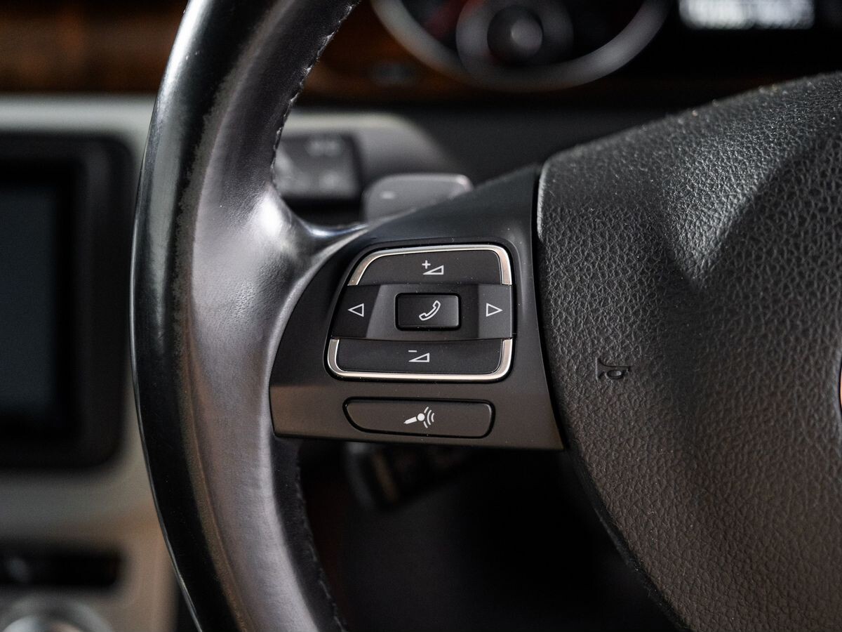 Volkswagen Passat 2012 - фото автомобиля