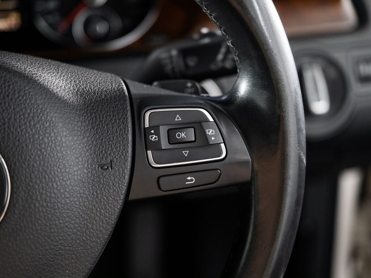 Volkswagen Passat 2012 - фото автомобиля