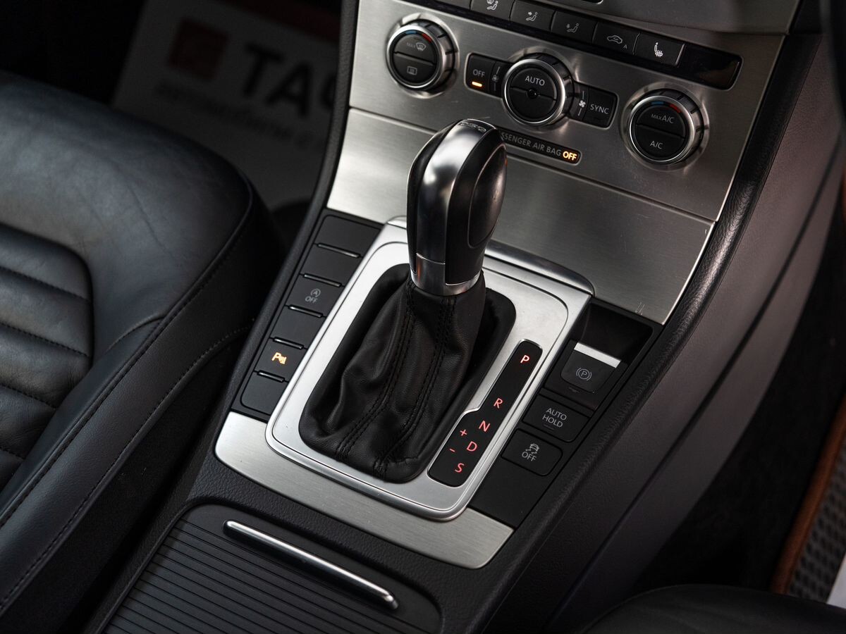 Volkswagen Passat 2012 - фото автомобиля