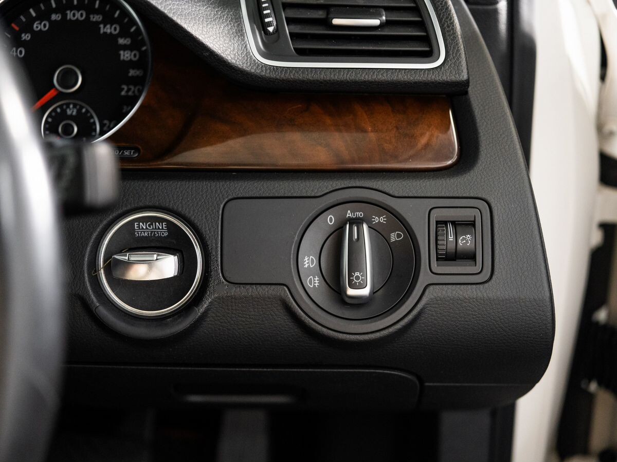 Volkswagen Passat 2012 - фото автомобиля