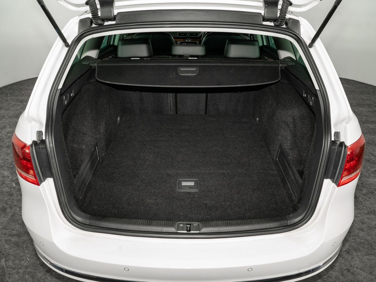 Volkswagen Passat 2012 - фото автомобиля