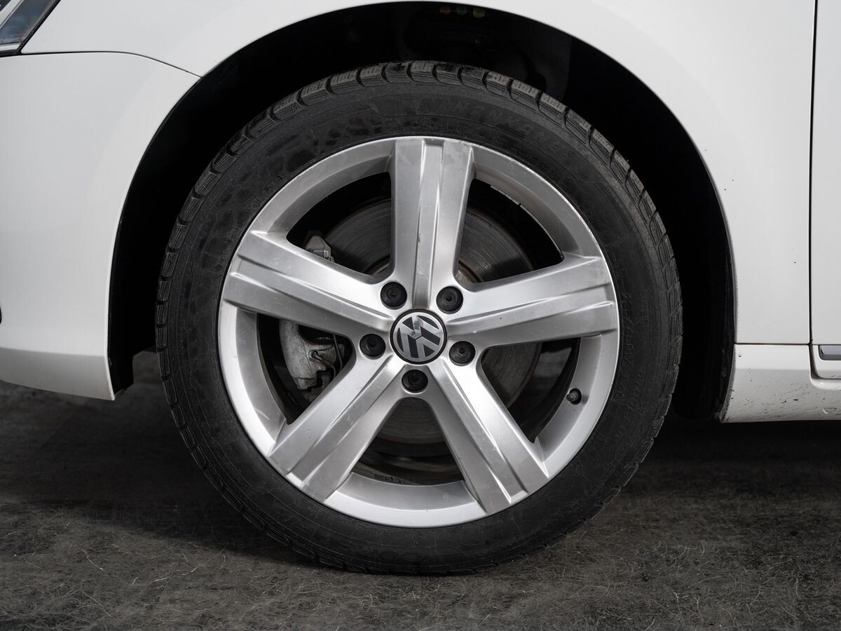 Volkswagen Passat 2012 - фото автомобиля