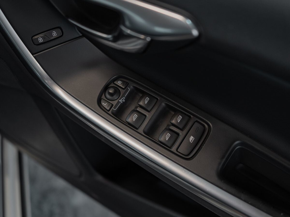 Volvo S60 2017 - фото автомобиля