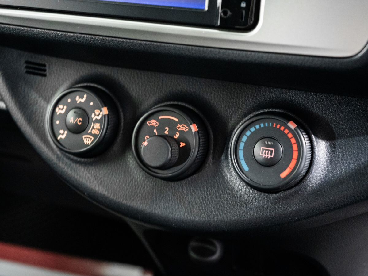 Toyota Vitz 2014 - фото автомобиля