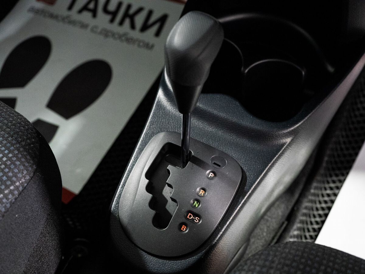 Toyota Vitz 2014 - фото автомобиля