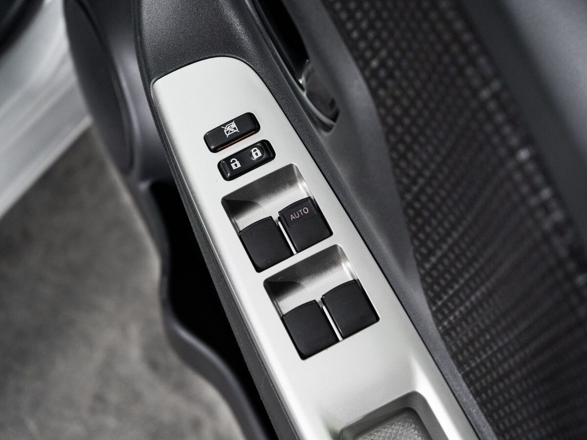 Toyota Vitz 2014 - фото автомобиля