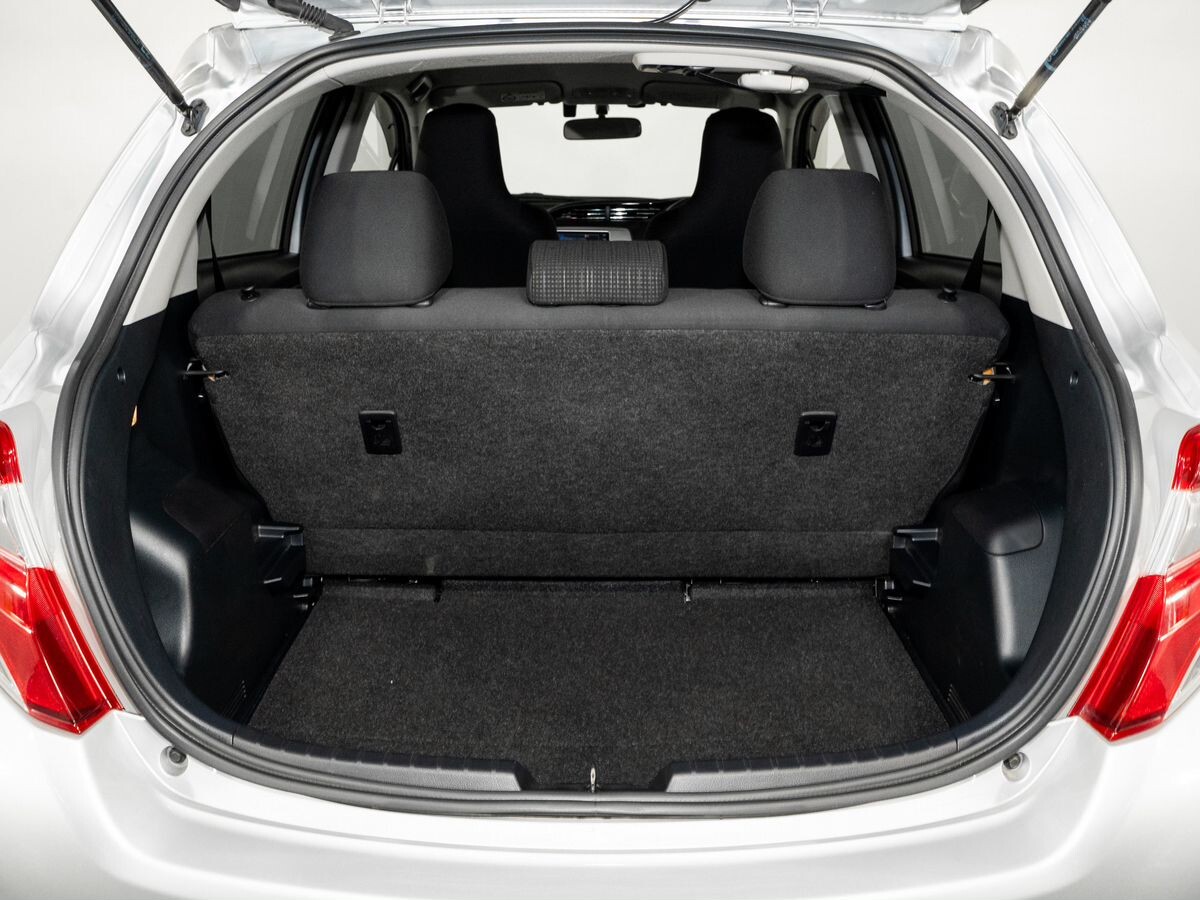 Toyota Vitz 2014 - фото автомобиля