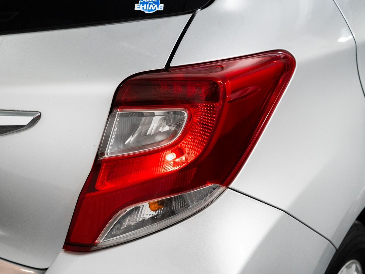 Toyota Vitz 2014 - фото автомобиля