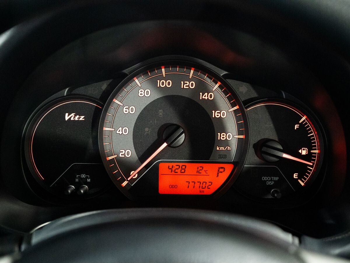 Toyota Vitz 2014 - фото автомобиля