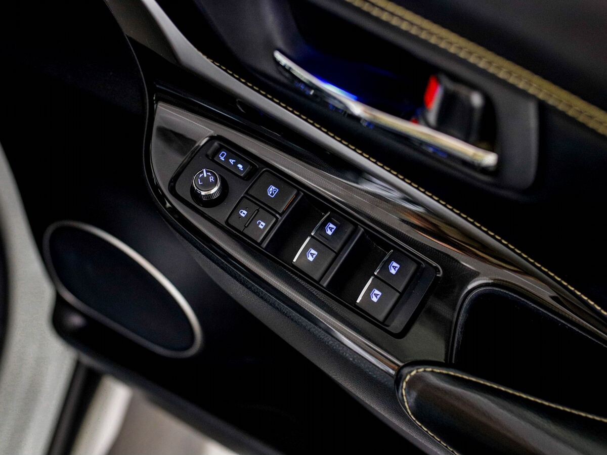 Toyota Harrier 2019 - фото автомобиля