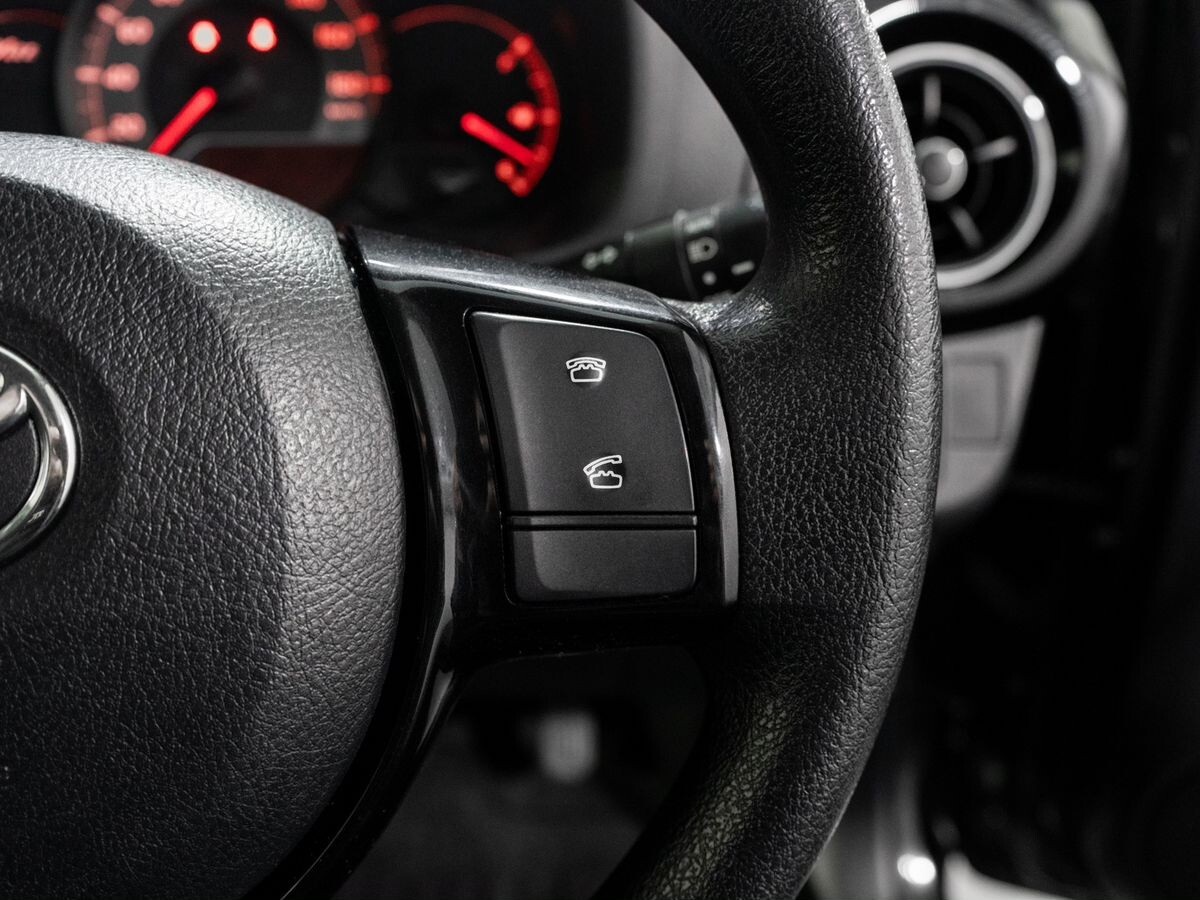 Toyota Vitz 2019 - фото автомобиля