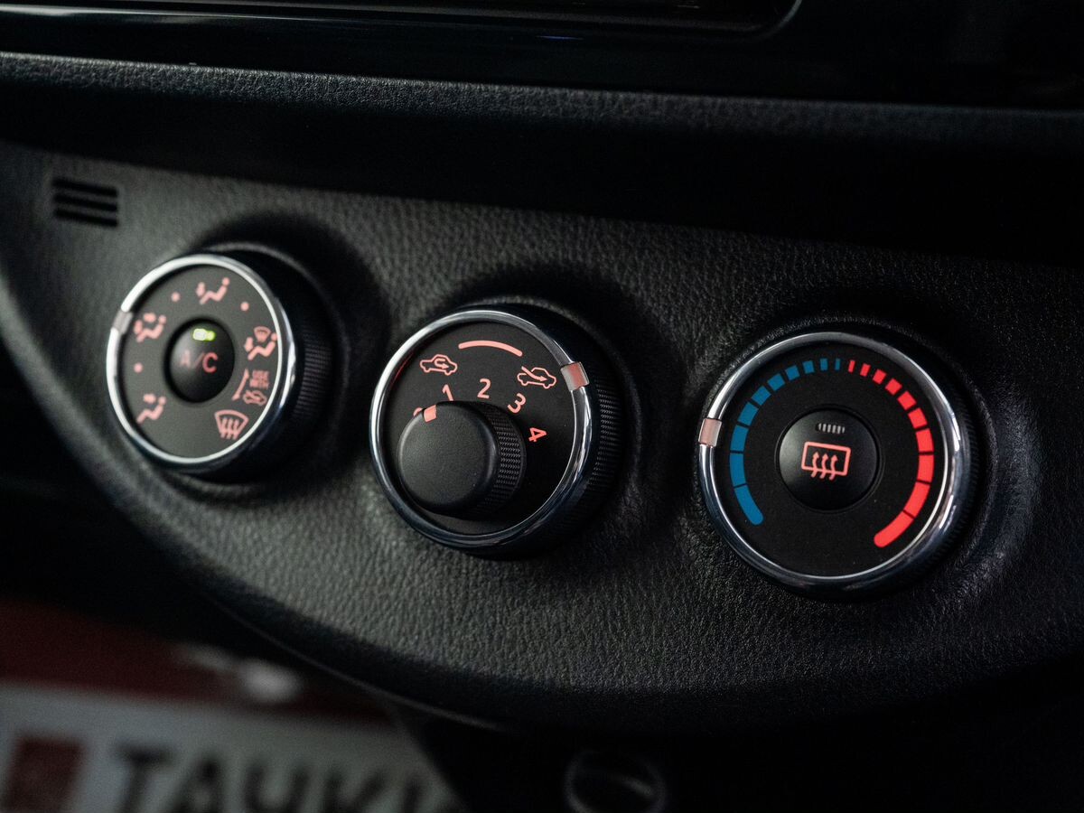 Toyota Vitz 2019 - фото автомобиля