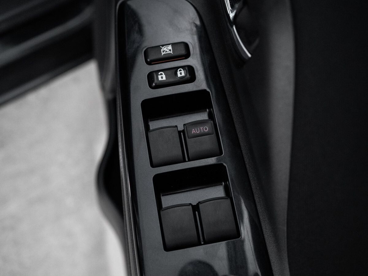 Toyota Vitz 2019 - фото автомобиля