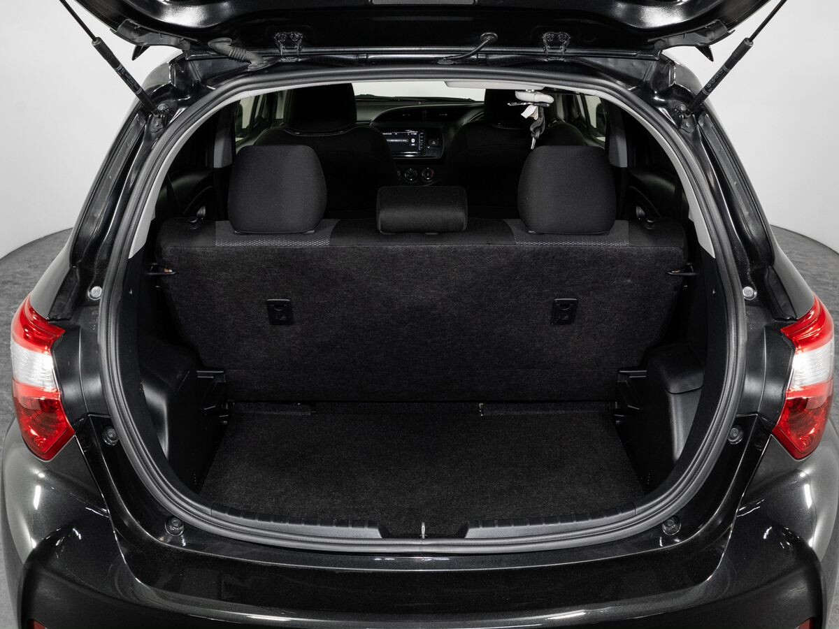 Toyota Vitz 2019 - фото автомобиля