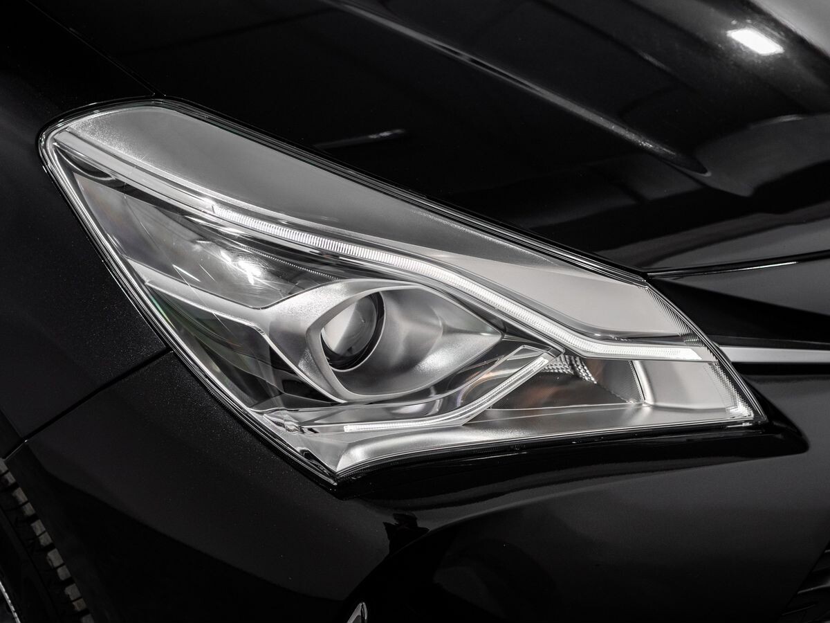 Toyota Vitz 2019 - фото автомобиля