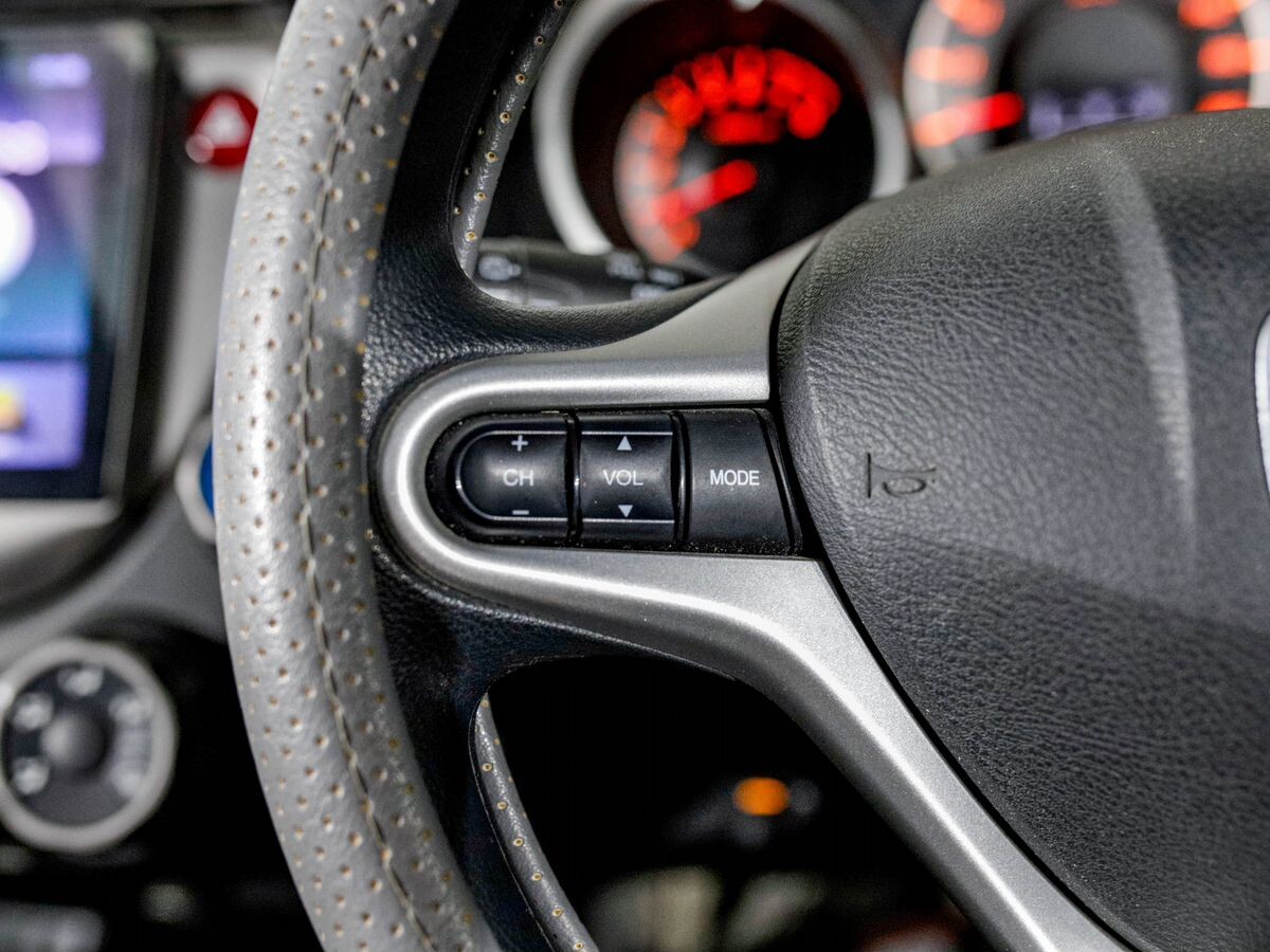 Honda Fit 2010 - фото автомобиля