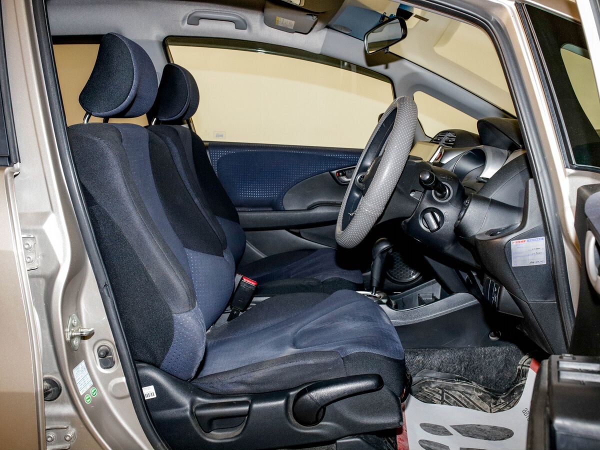 Honda Fit 2010 - фото автомобиля