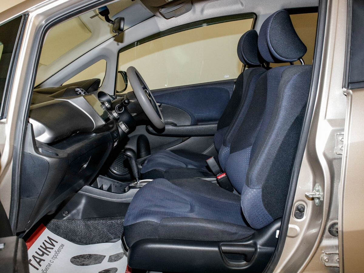 Honda Fit 2010 - фото автомобиля