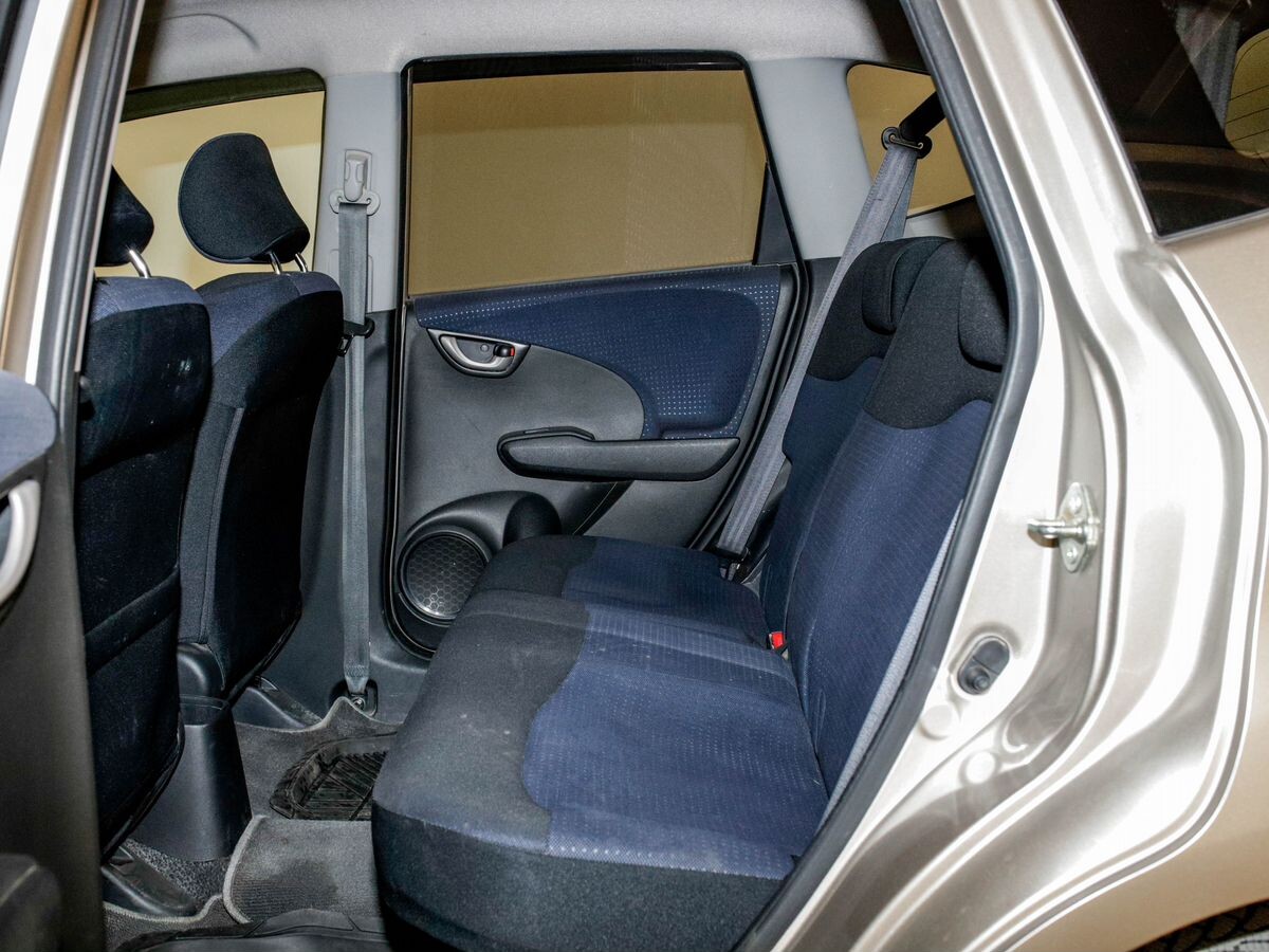 Honda Fit 2010 - фото автомобиля